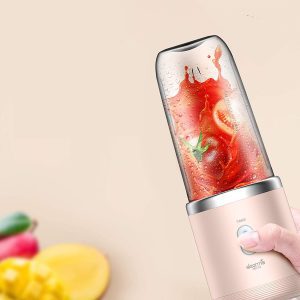 مخلوط کن شارژی شیائومی مدل deerma-NU-05 بسیار سبک، قابل حمل و کاربردی است. این مخلوط کن از قطعات الکتریکی بادوام و پلاستیک بادوام ساخته شده است