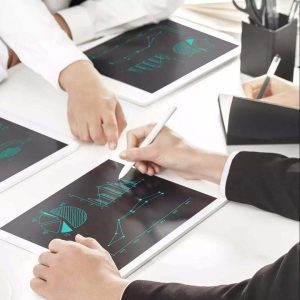 Xiaomi Digital Blackbord دارای حساسیت فشار است اگر مداد را بیشتر فشار دهید می توانید خطوط ضخیم تری بکشید و اگر مداد را کمتر فشار دهید خطوط نازک تر می شود.