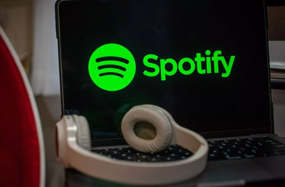 اسپاتیفای، به کاربران این امکان را میدهد تا به ویدیوها و موسیقیهای مورد علاقه خود دسترسی داشته باشند.